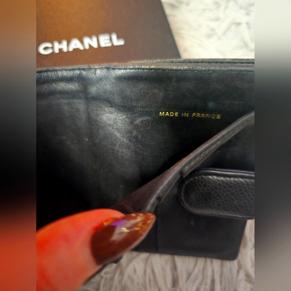 Chanel Compact Double Snap Black Caviar Wallet (GUC)(READ DESCRIPTION)(2005) - Picture 7 of 16
